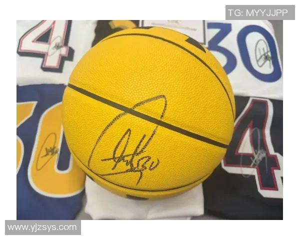 足球明星惊喜开盲盒揭秘神秘球衣与限量签名球的背后故事